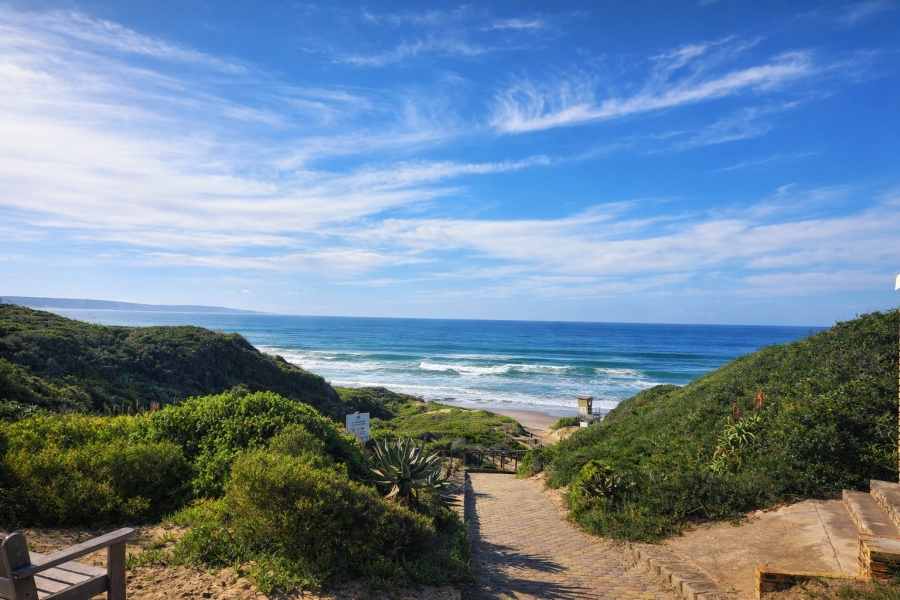 5 Bedroom Property for Sale in Boggomsbaai Western Cape